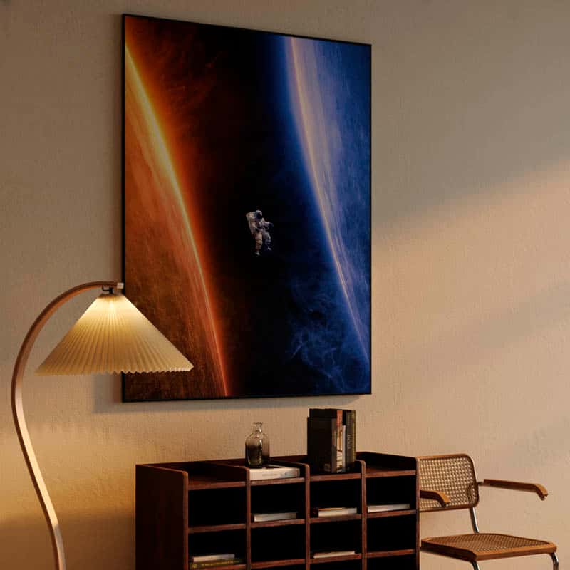 Astronaut between planets thumbnail 4