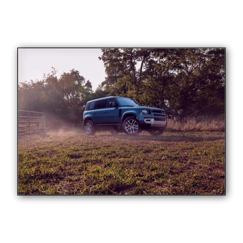 Land Rover Defender thumbnail 1