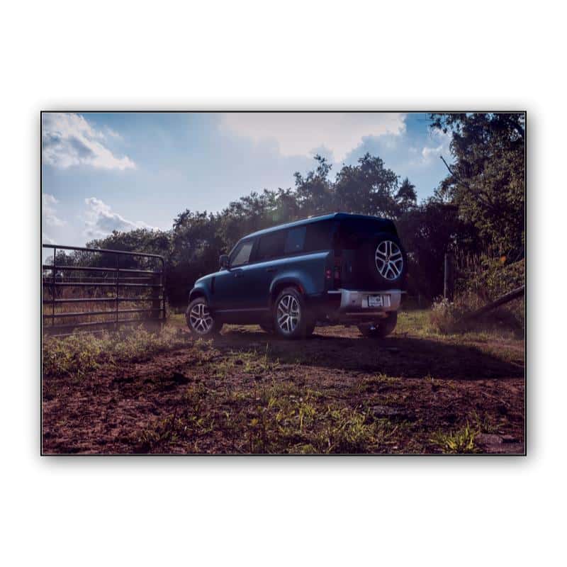 Land Rover Defender thumbnail 1