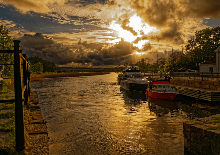 Springtime evening sun preview