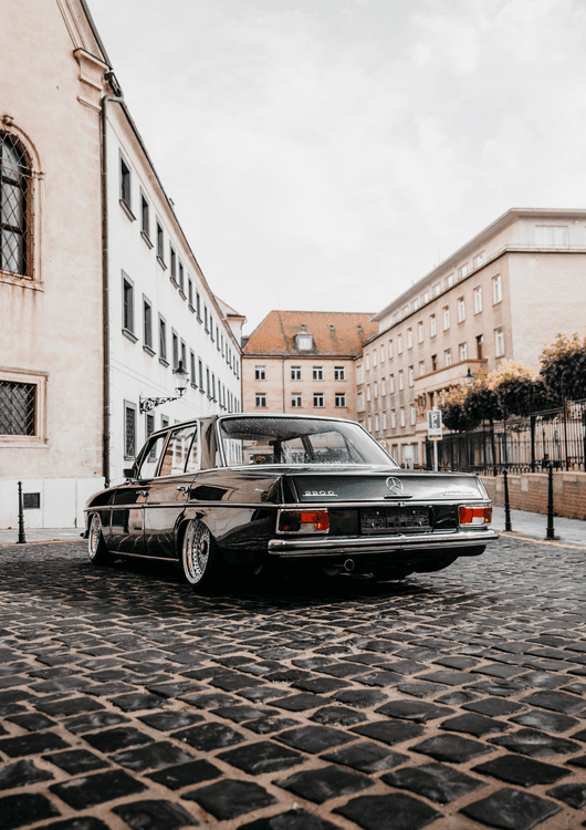 Mercedes-Benz W115 preview