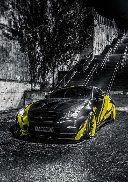 Nissan GT-R (black &amp; yellow)