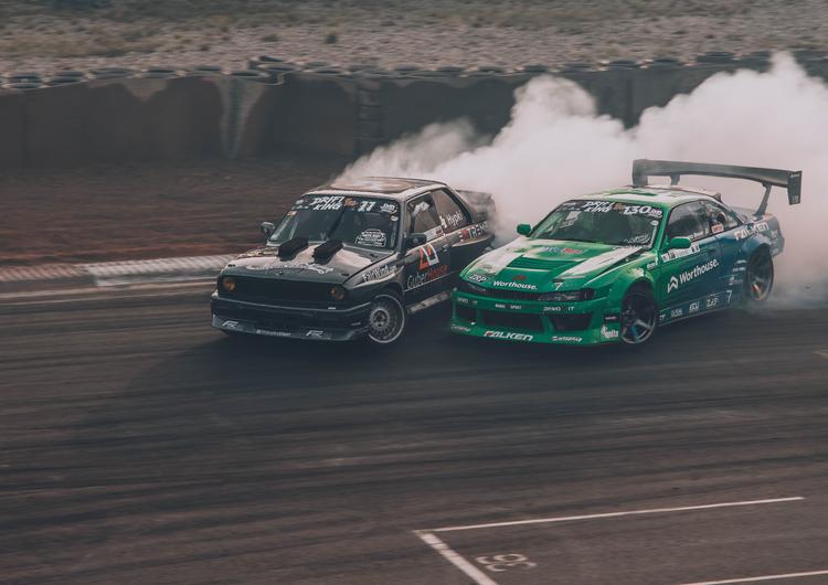 Drifting BMW E30 3 series & Nissan S14 Silivia