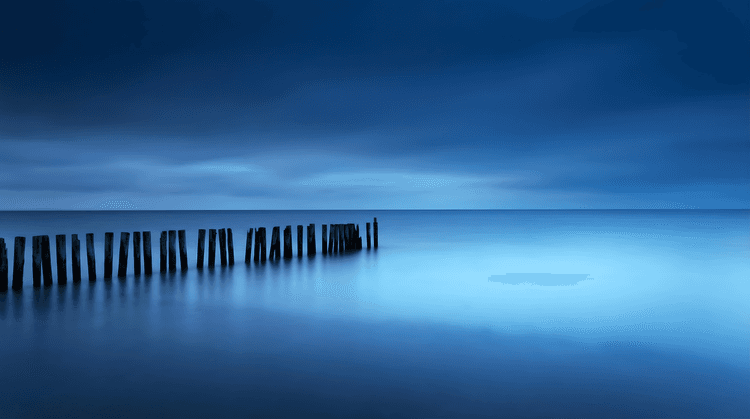 Serene Blue Horizon: Minimalist Seascape