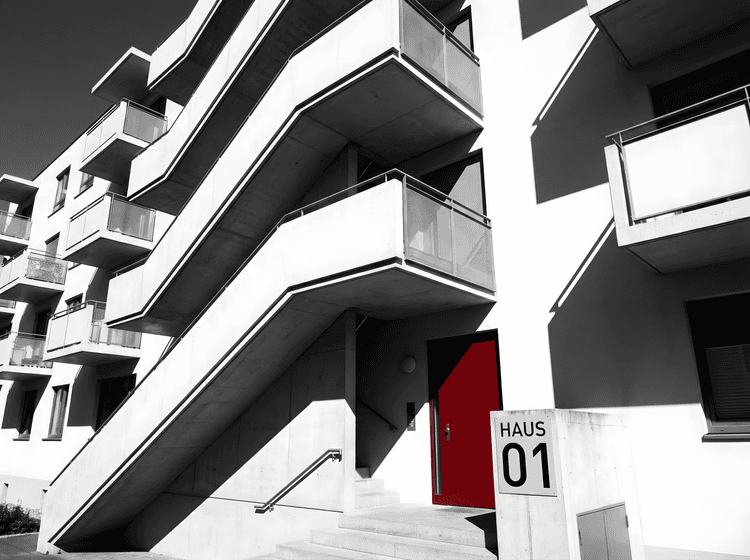 Haus 01: The Red Accent
