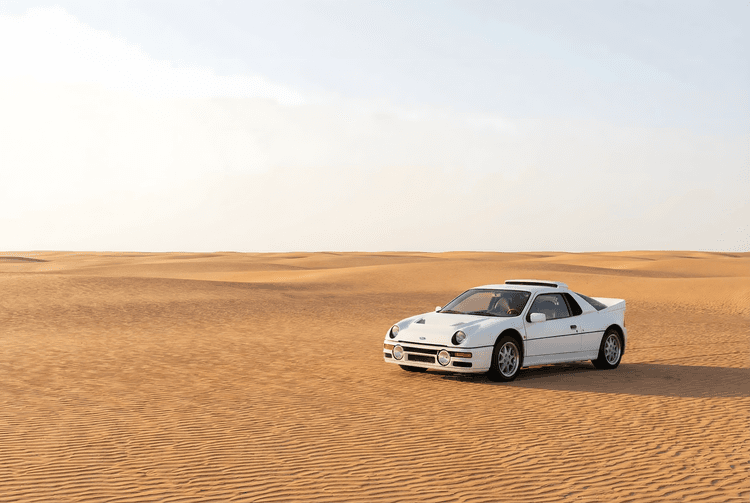 Serene Speed: Ford RS200 in the Silent Dunes