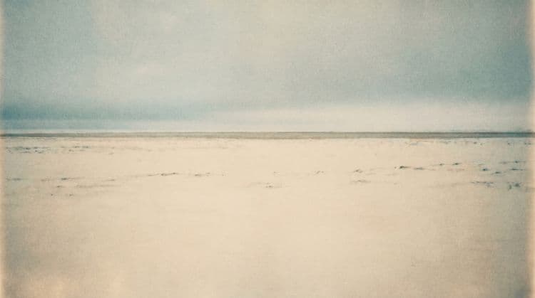 Infinite Silent Horizon